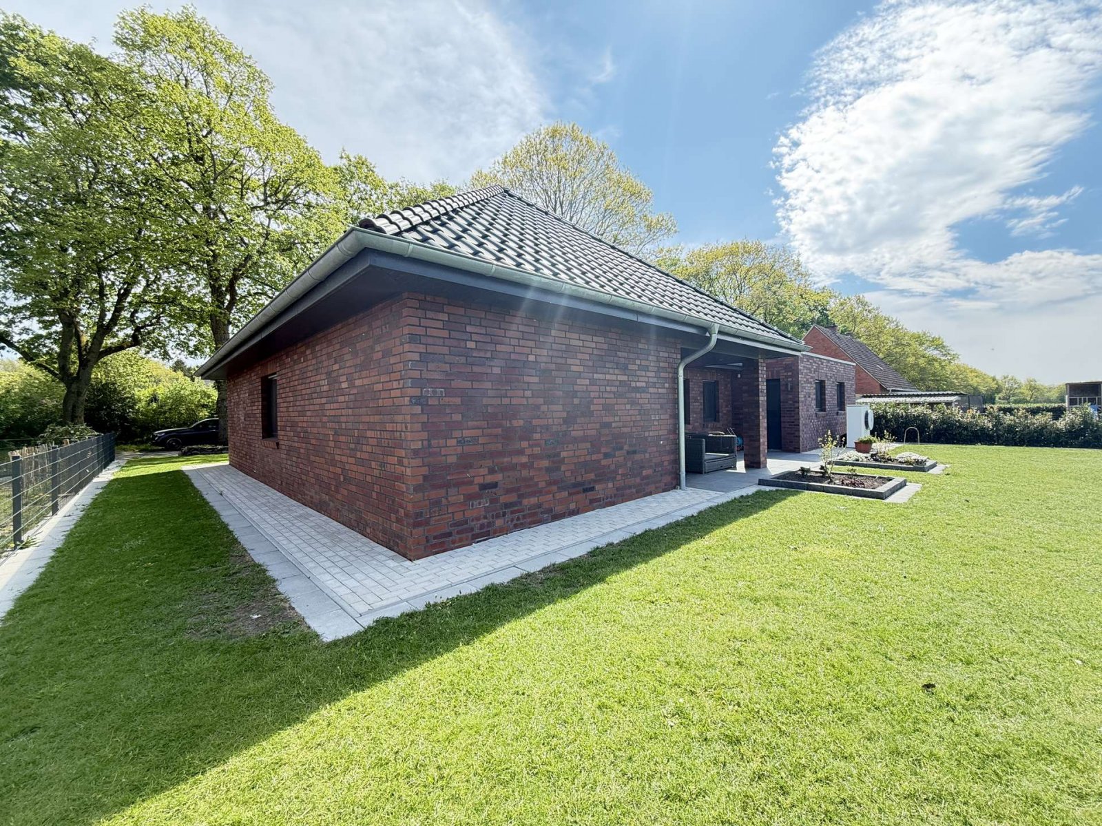 Geen commissie voor kopers: Exclusieve bungalow met schilddak in een natuurlijke omgeving!