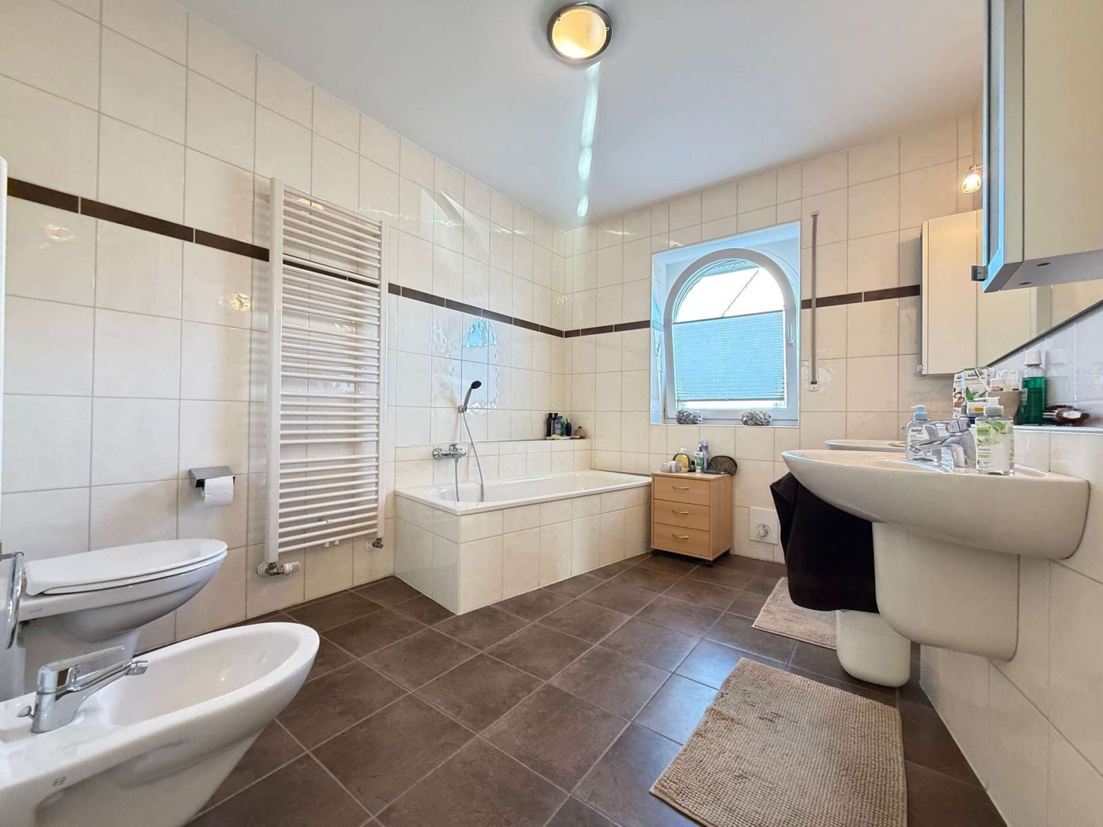 Geen commissie voor kopers! Stijlvolle elegantie gecombineerd met comfortabel wonen – uw droombungalow