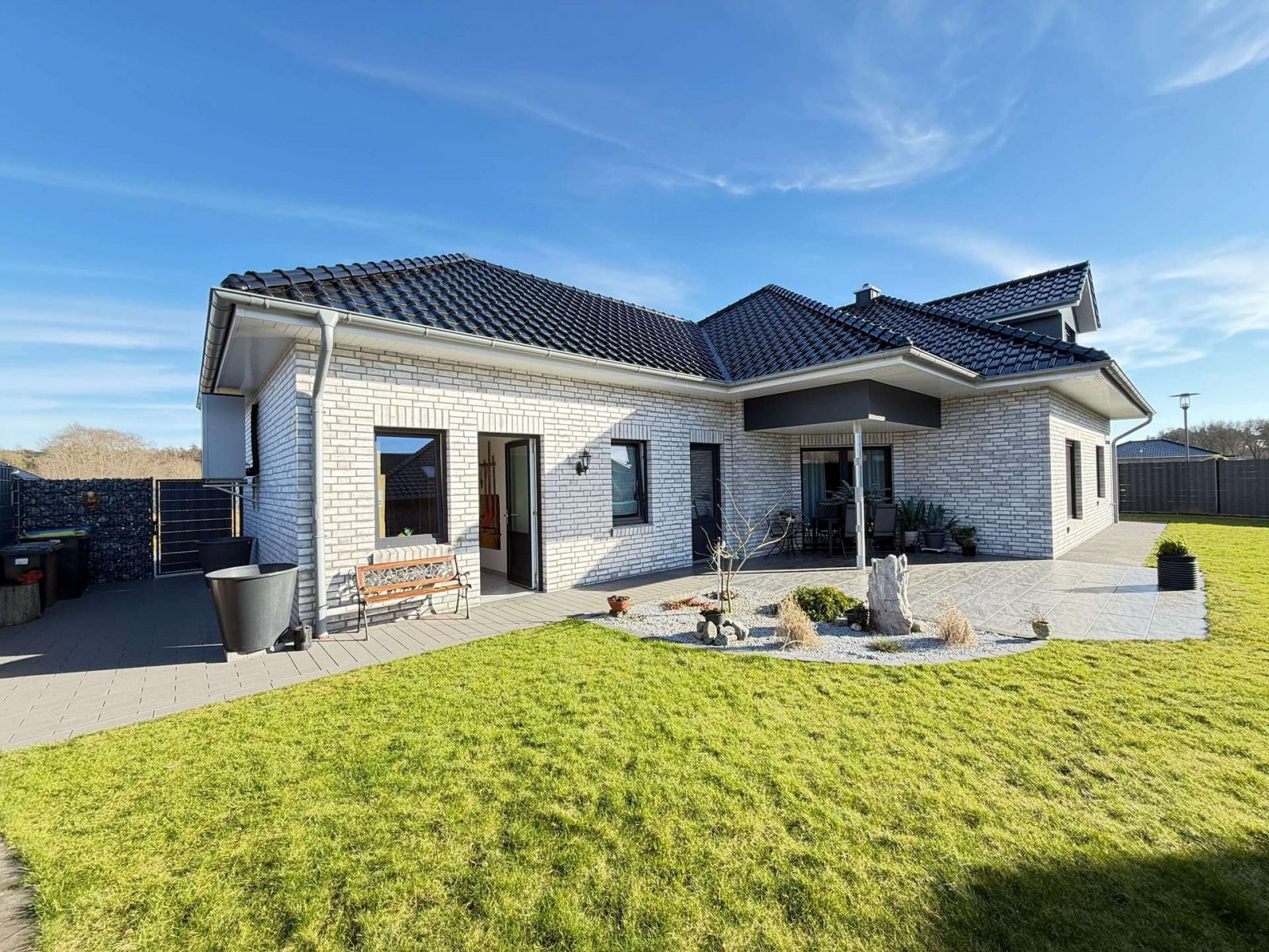 De koper betaalt geen commissie! Modern wonen op het hoogste niveau – uw droombungalow in Lathen.