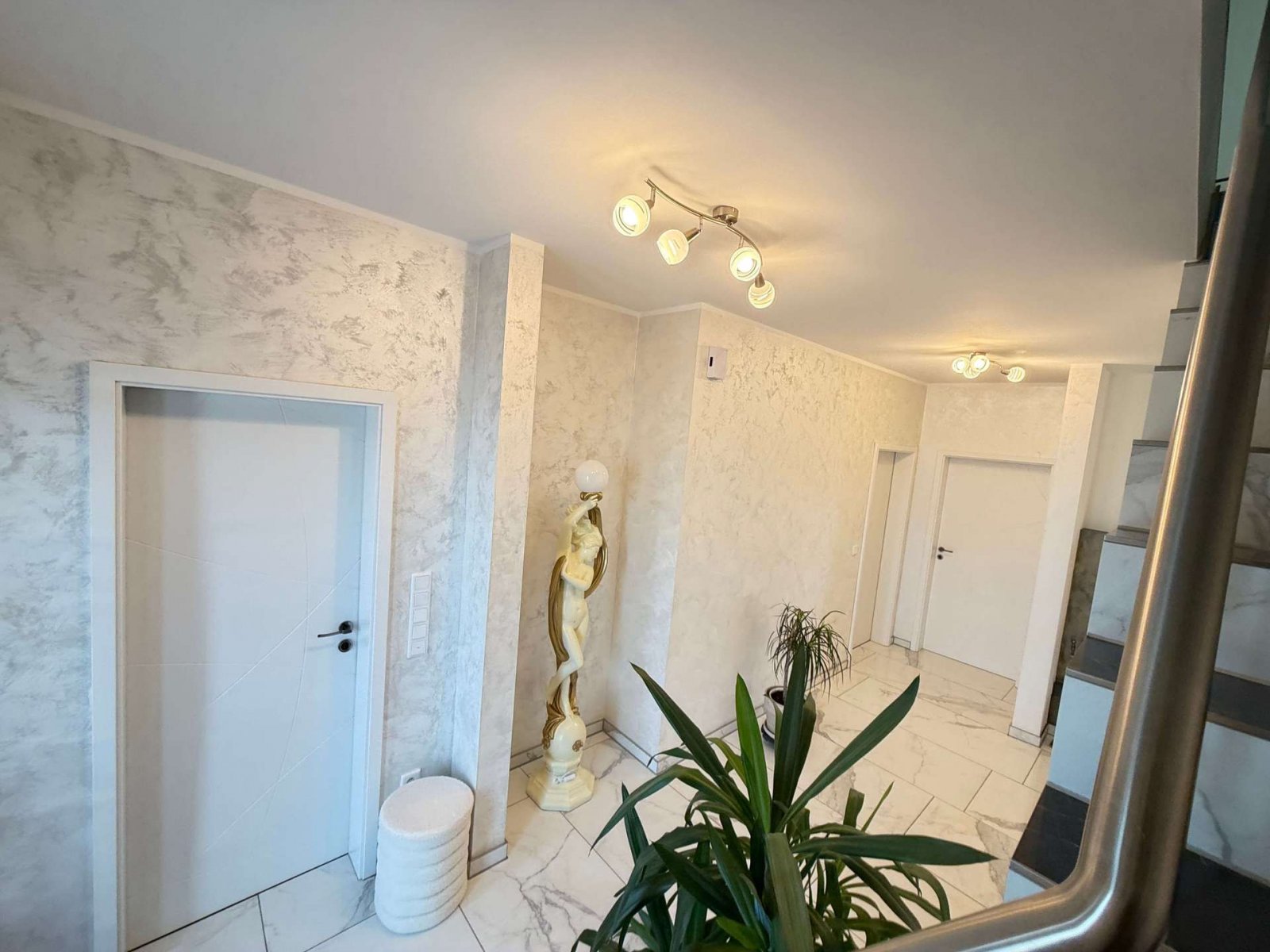 De koper betaalt geen commissie! Modern wonen op het hoogste niveau – uw droombungalow in Lathen.