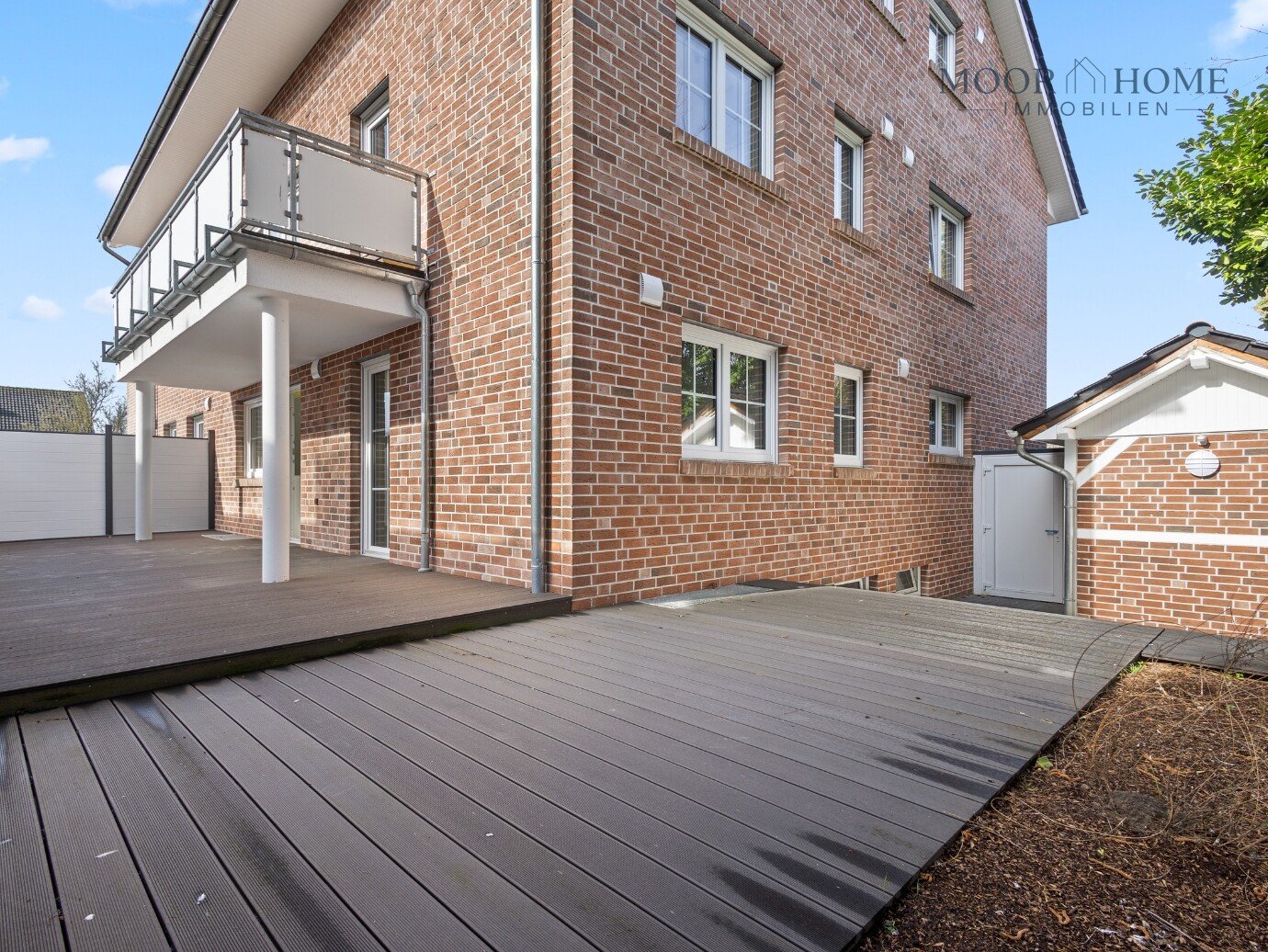 Hoogwaardig appartement op de begane grond met terras en open haard op een centrale locatie in Spelle.