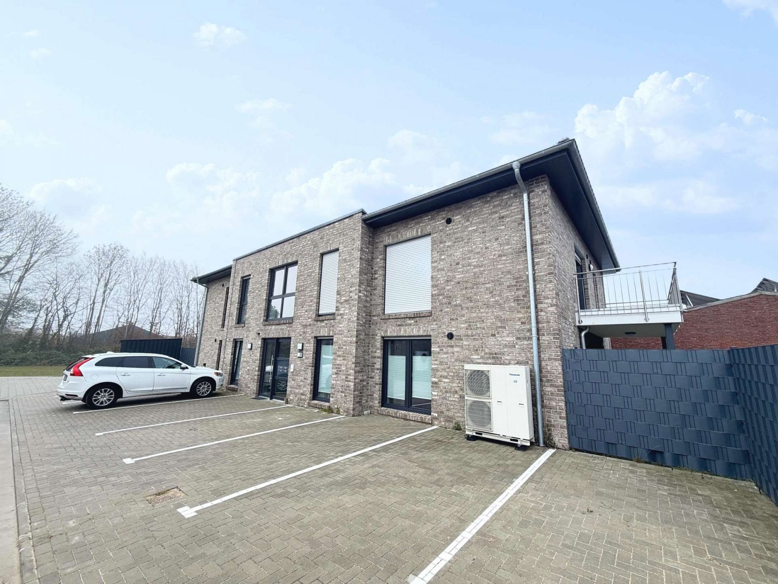 Koper betaalt geen commissie! Stijlvol wonen in Herzlake – modern, volledig uitgerust appartement.