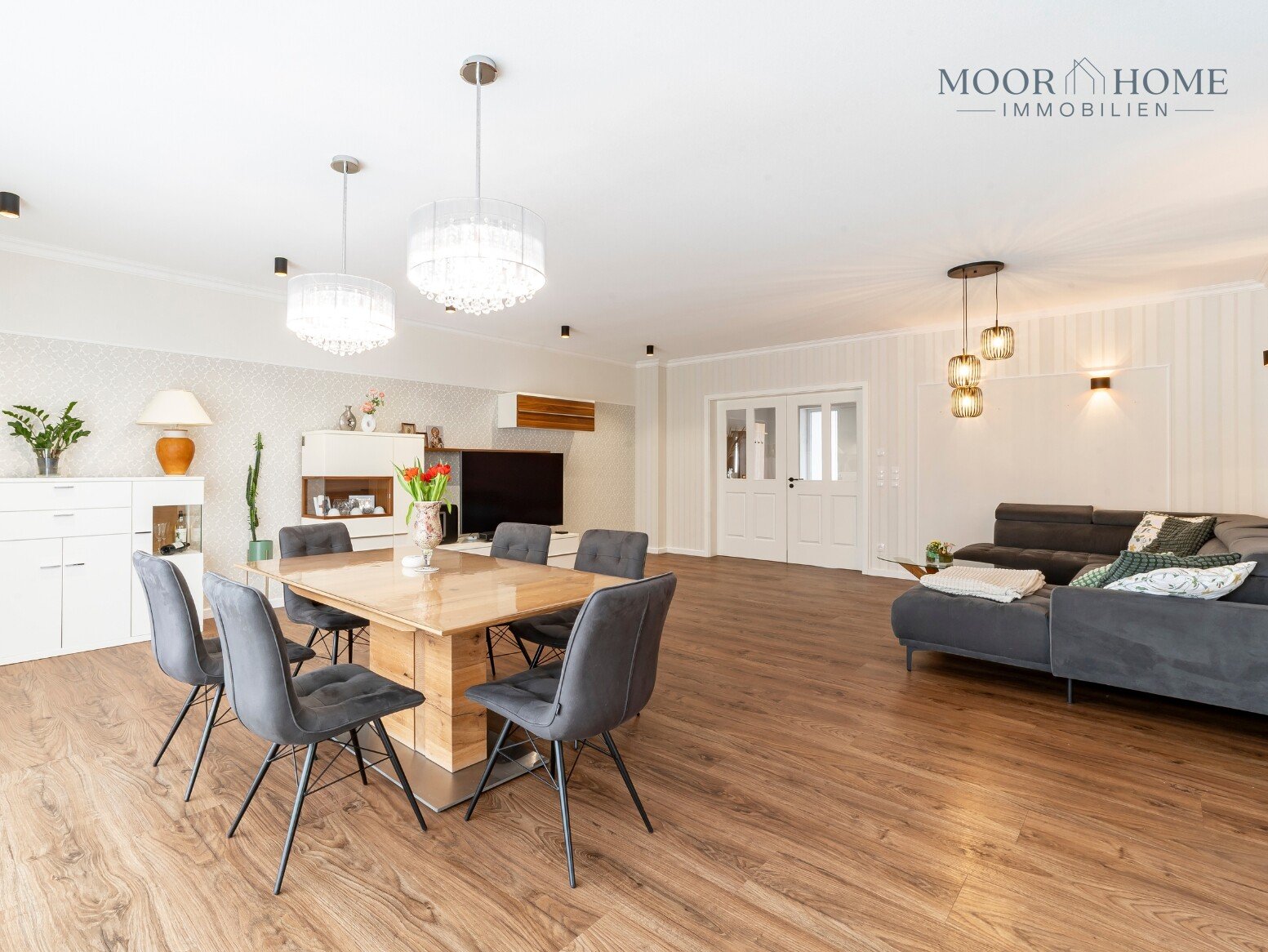 Geen commissie: Moderne bungalow met schilddak voor de hoogste woonstandaard.
