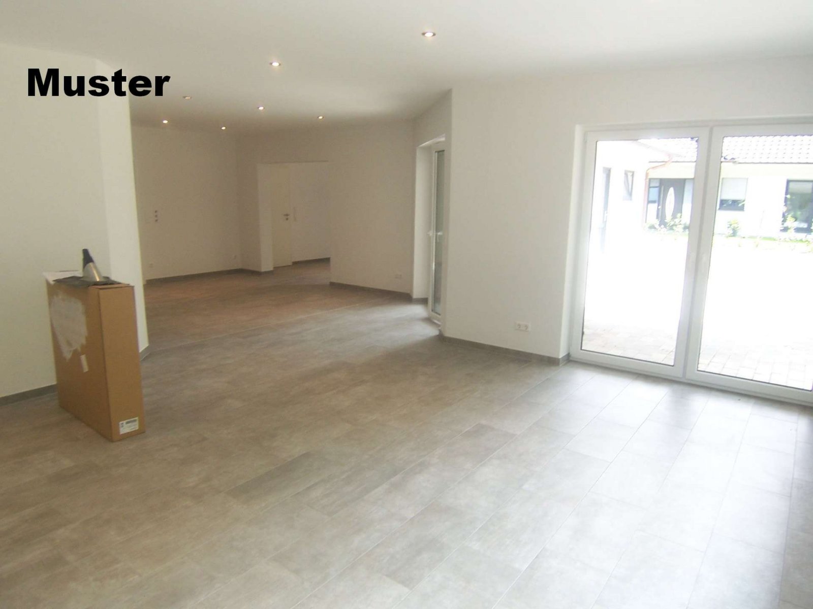 Geen commissie voor kopers! Aantrekkelijke nieuwbouw bungalow met schilddak en hoogwaardige afwerking.
