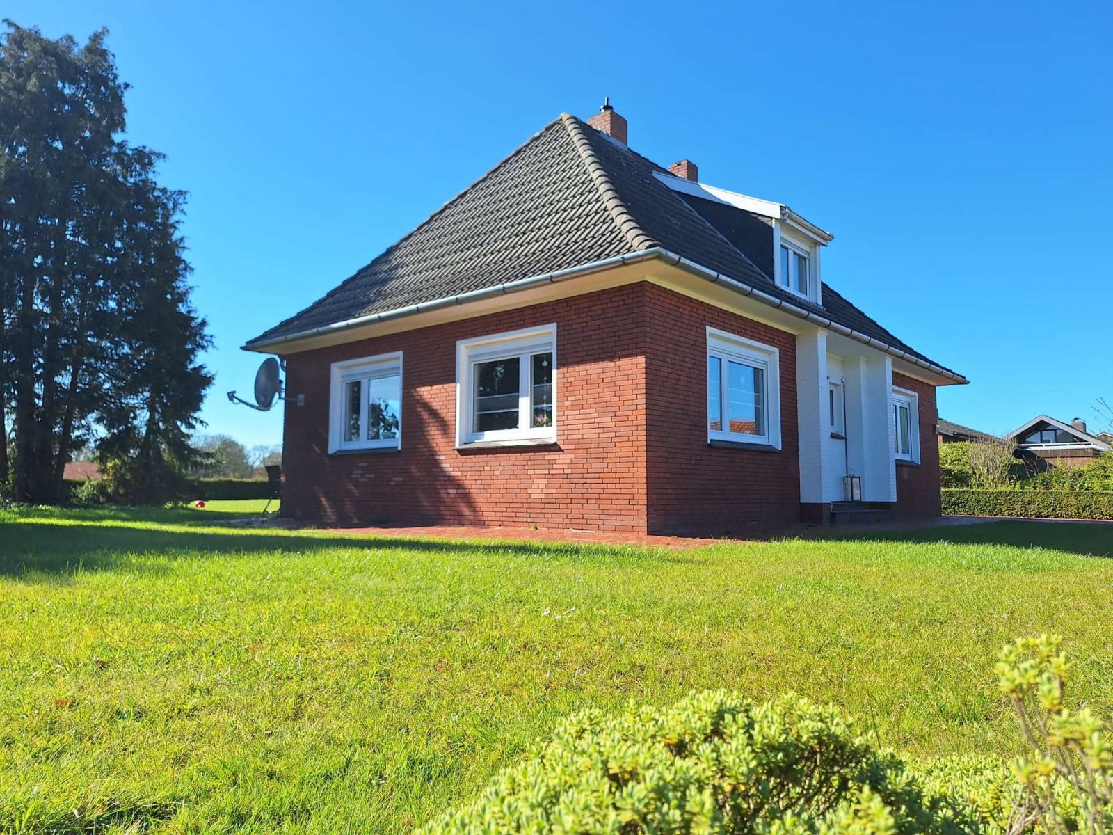 Vrijstaande bungalow – gemoderniseerd en idyllisch gelegen