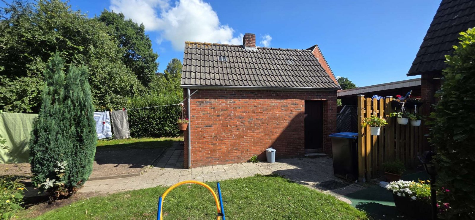 "Waar rust en veiligheid samenkomen – vrijstaande woning – onbelemmerd uitzicht aan de achterzijde"