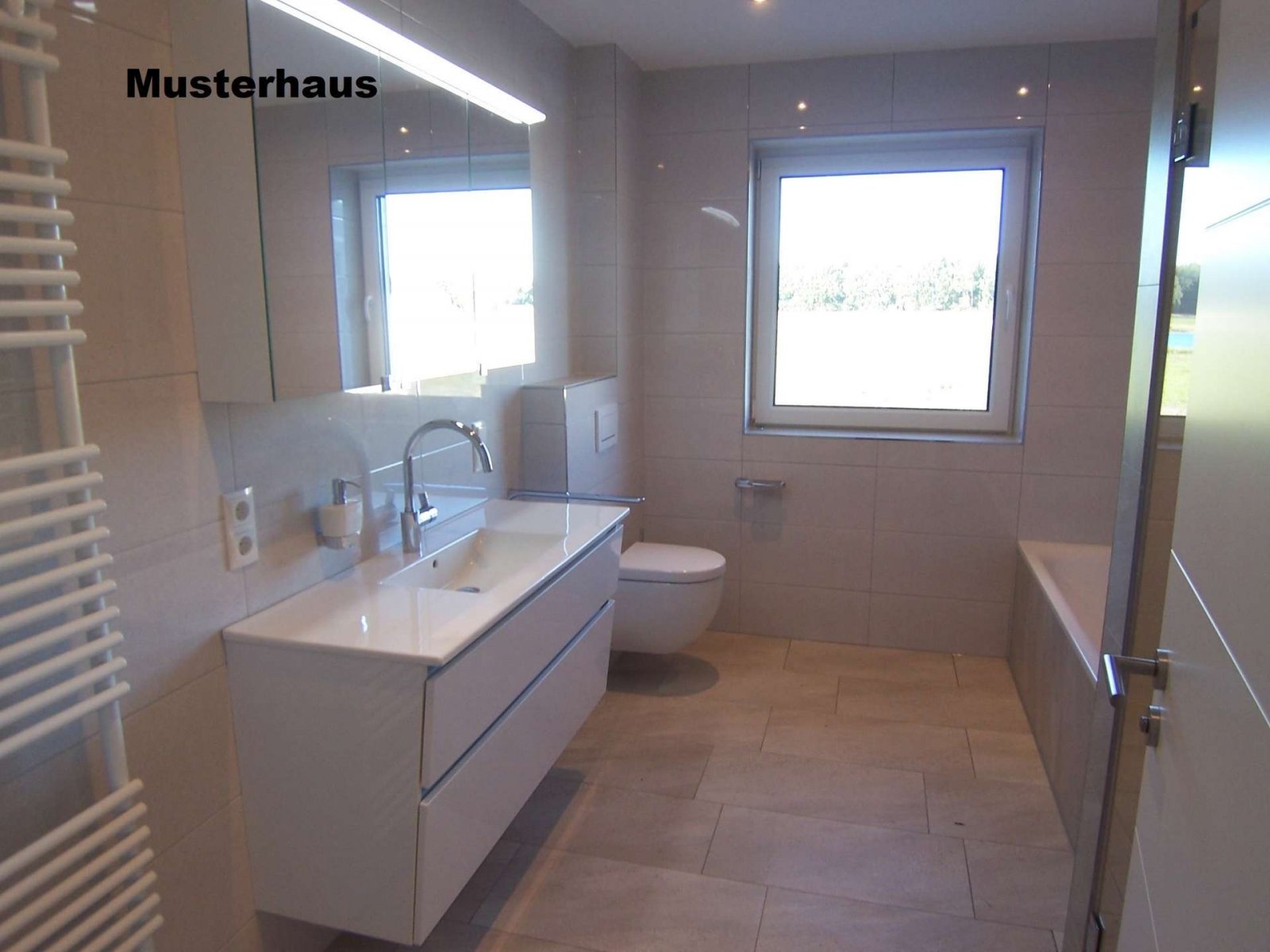 Geen commissie voor kopers! Nieuw gebouwde bungalow met schilddak - individuele wensen zijn mogelijk!