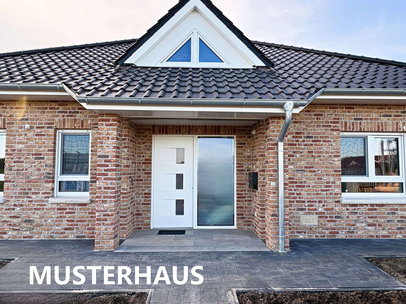 Toekomstbestendig wonen – klimaatvriendelijke, moderne nieuwbouwbungalow met schilddak