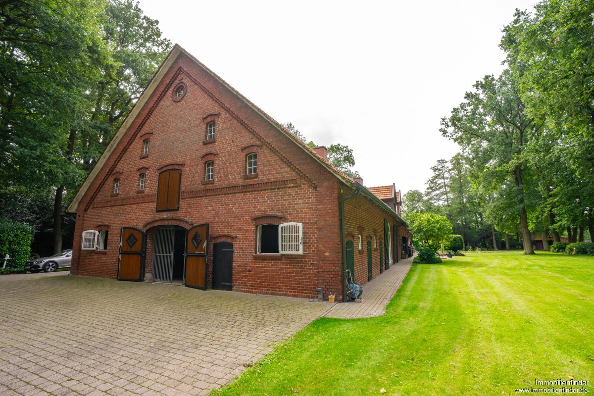 Gutshof mit Stallungen, Außenreitplatz und Paddoks in Lingen - Clusorth-Bramhar
