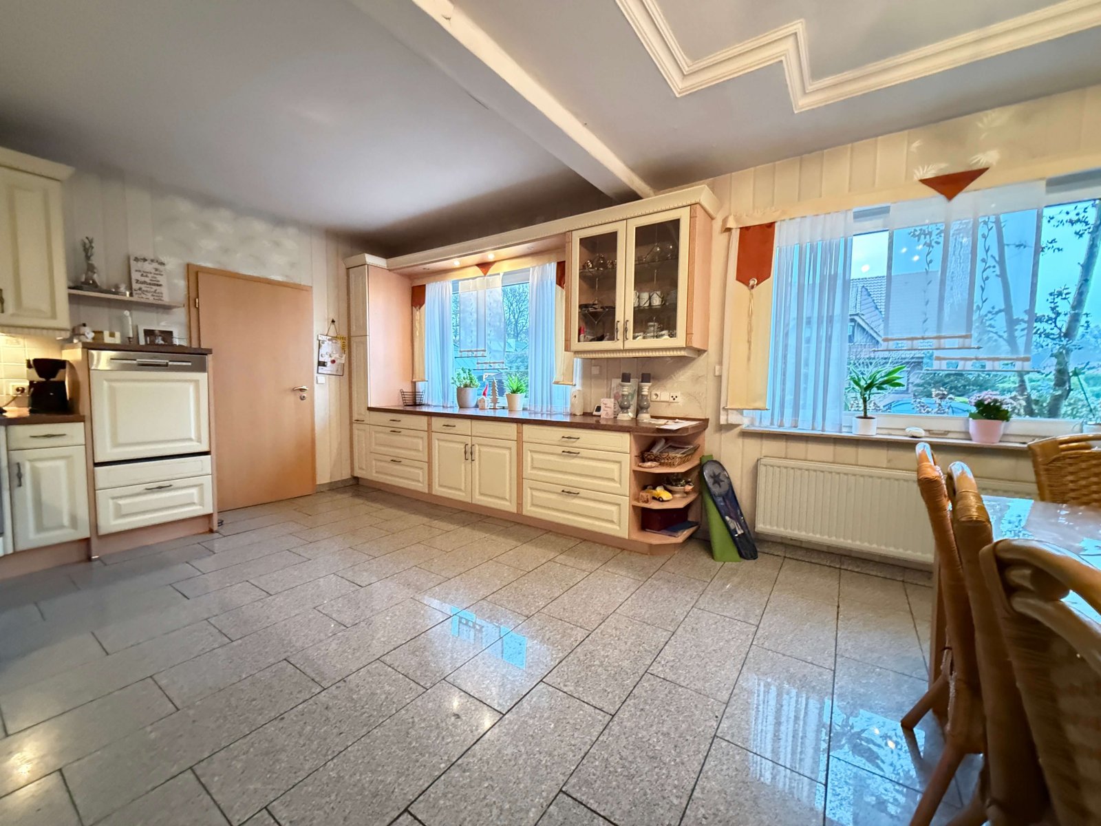 Käufer Provisionsfrei! Wohnen, wo Ruhe und Großzügigkeit sich treffen – großes ZFH in Grenznähe