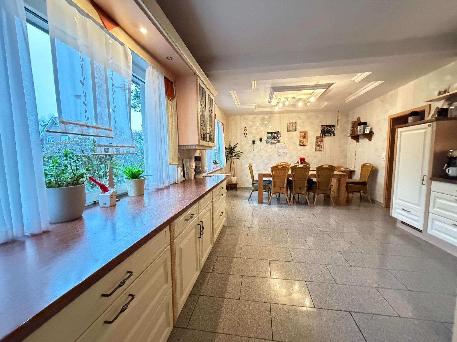 Käufer Provisionsfrei! Wohnen, wo Ruhe und Großzügigkeit sich treffen – großes ZFH in Grenznähe