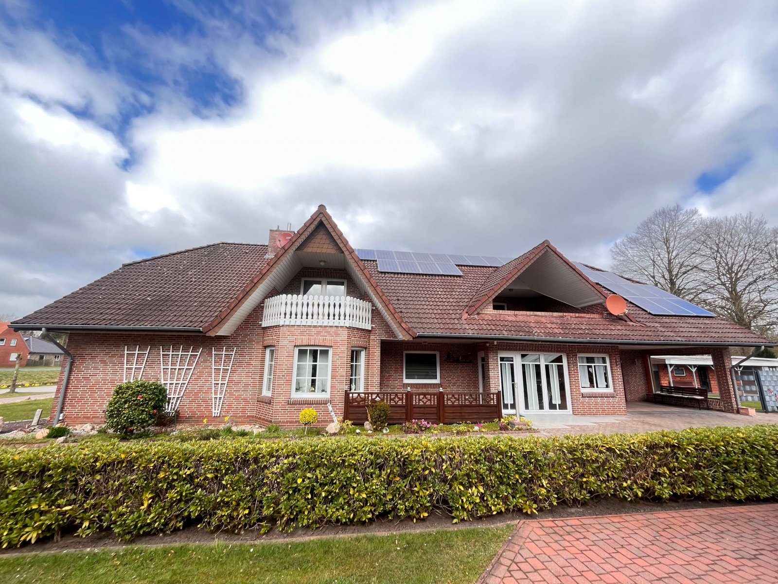 Charmantes Traumhaus – Großzügiges Zweifamilienhaus mit Weitblick und vielen Möglichkeiten!