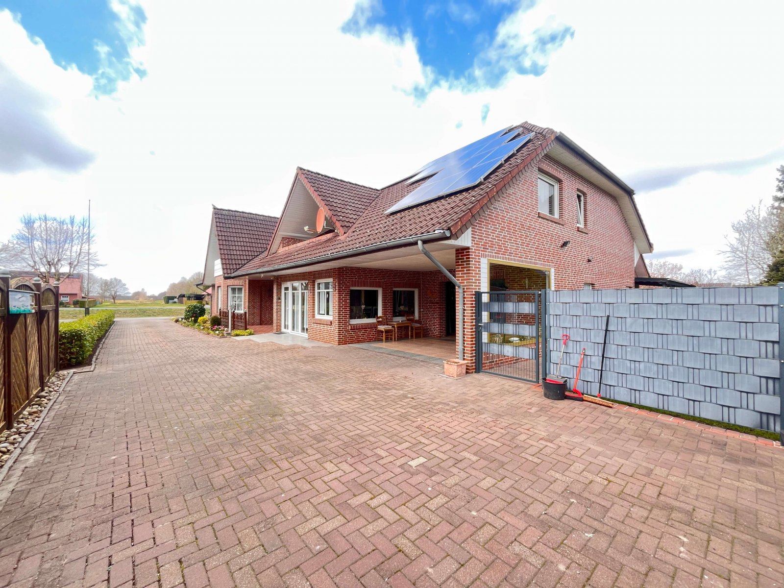 Charmantes Traumhaus – Großzügiges Zweifamilienhaus mit Weitblick und vielen Möglichkeiten!