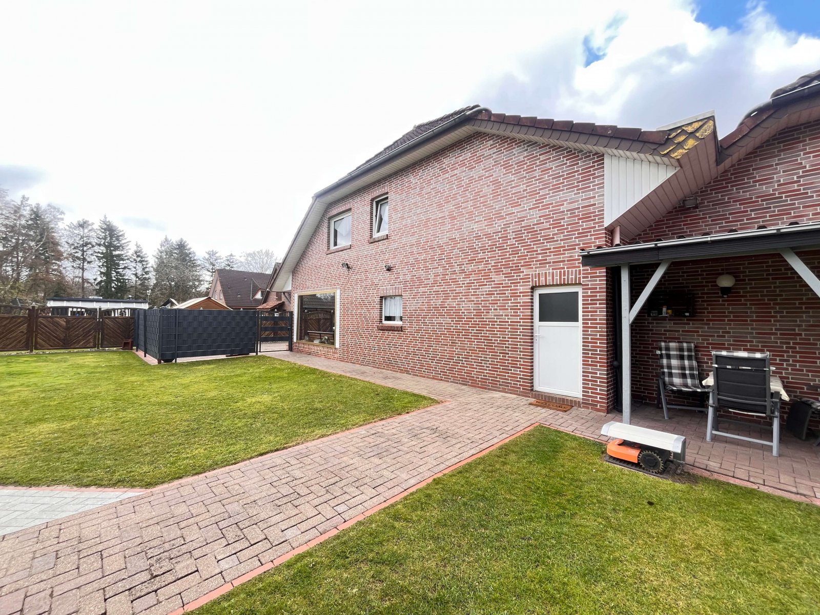 Charmantes Traumhaus – Großzügiges Zweifamilienhaus mit Weitblick und vielen Möglichkeiten!