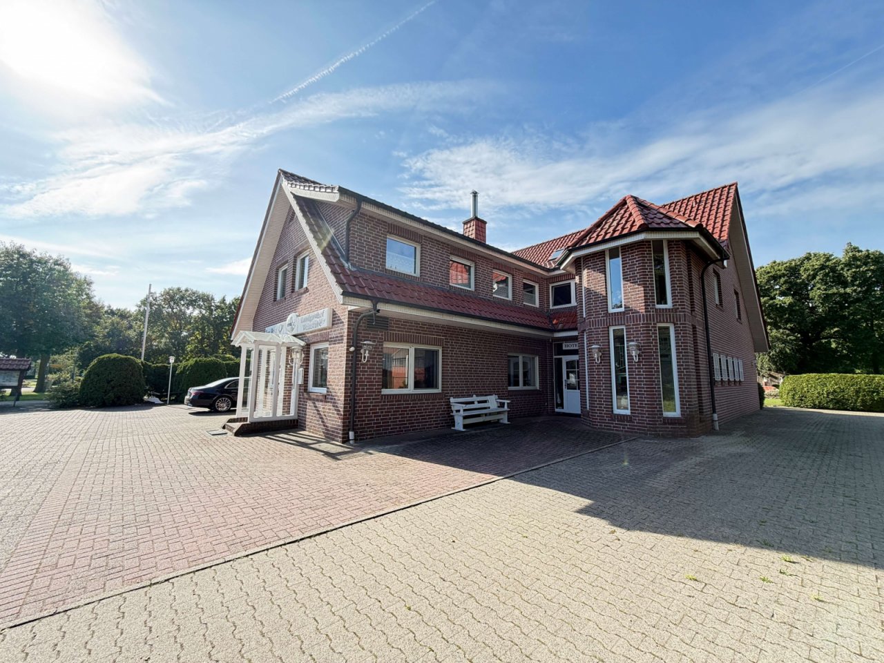 Wohnhaus mit Gaststätte Wohnhaus mit Gaststätte