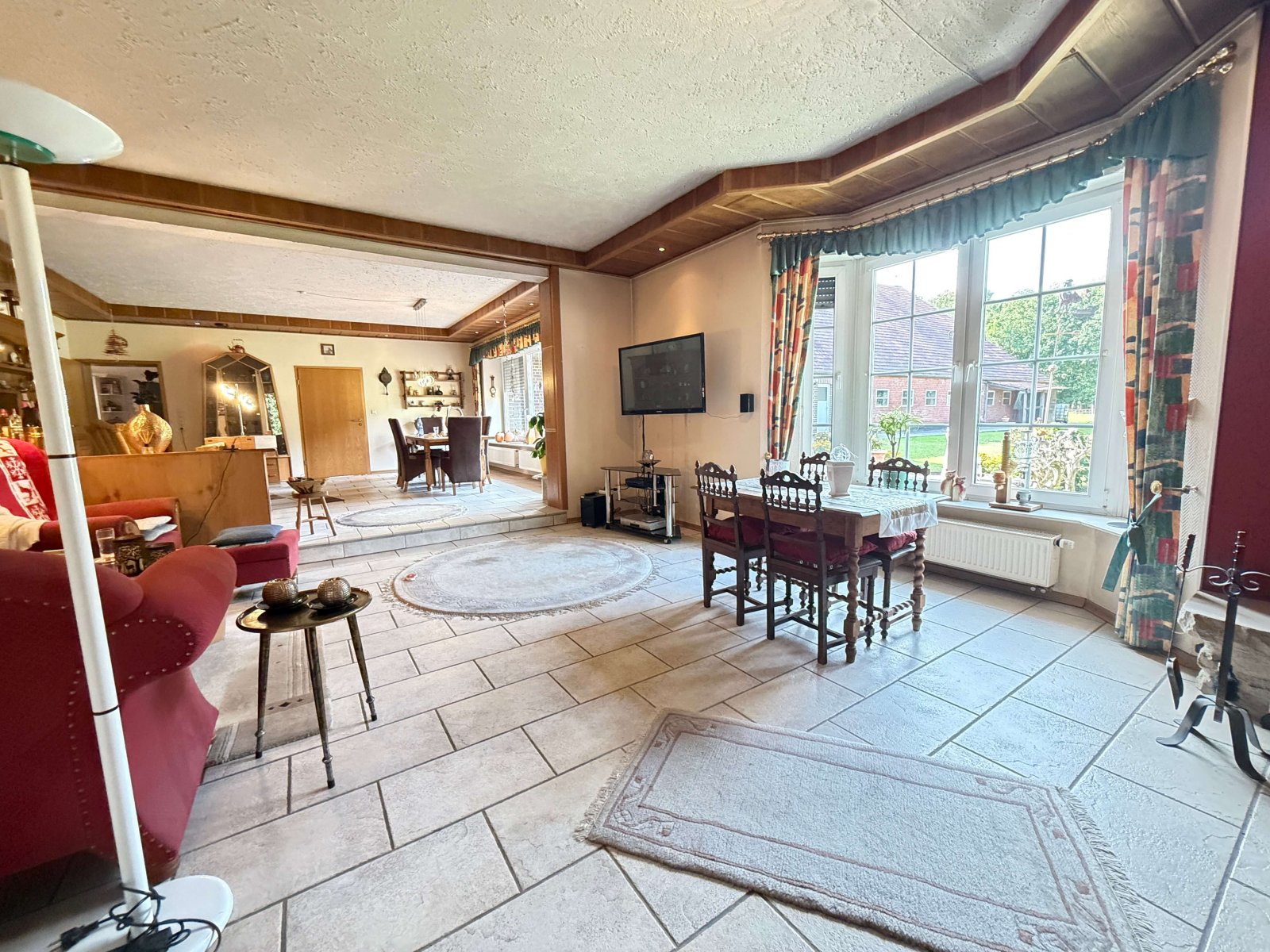 Charaktervolles Anwesen mit Gaststätte, Ferienwohnungen, PV-Anlage – ein Platz zum Leben u. Träumen