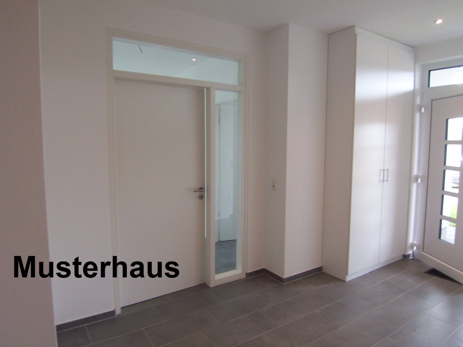 Überaus ansprechender Neubau – Satteldachbungalow in ruhiger Wohnlage