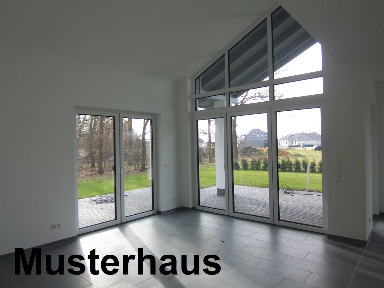 Überaus ansprechender Neubau – Satteldachbungalow in ruhiger Wohnlage