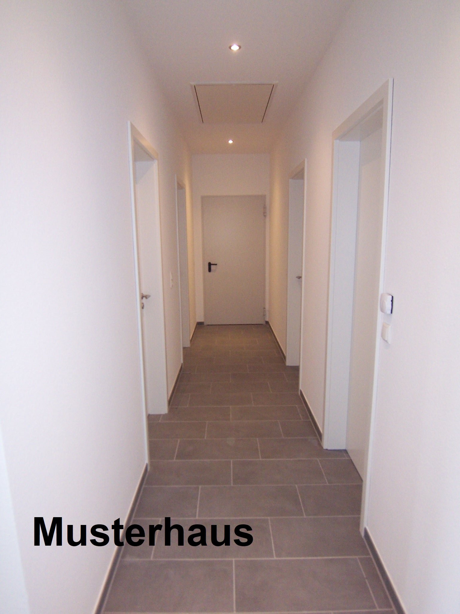 Überaus ansprechender Neubau – Satteldachbungalow in ruhiger Wohnlage