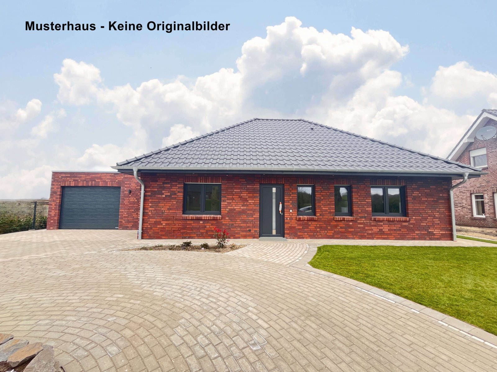 Provisionsfrei für Käufer: Neubau - Exklusiver Winkelwalmdachbungalow in toller Sackgassenlage!