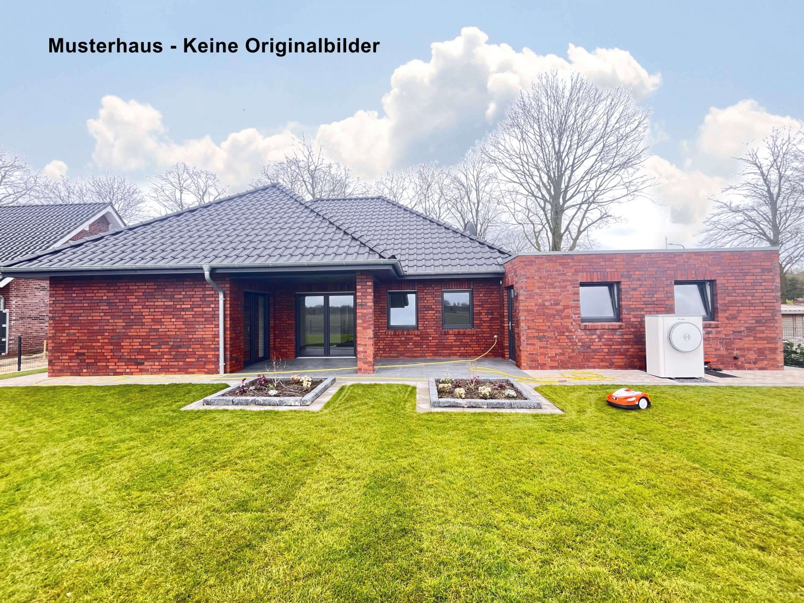 Provisionsfrei für Käufer: Neubau - Exklusiver Winkelwalmdachbungalow in toller Sackgassenlage!