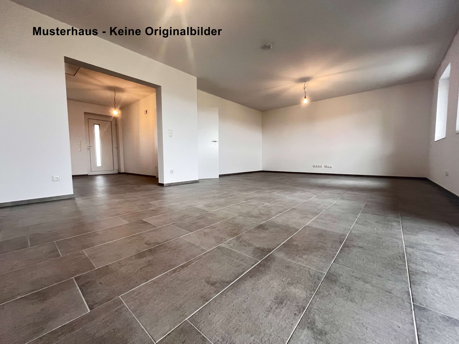 Provisionsfrei für Käufer: Neubau - Exklusiver Winkelwalmdachbungalow in toller Sackgassenlage!