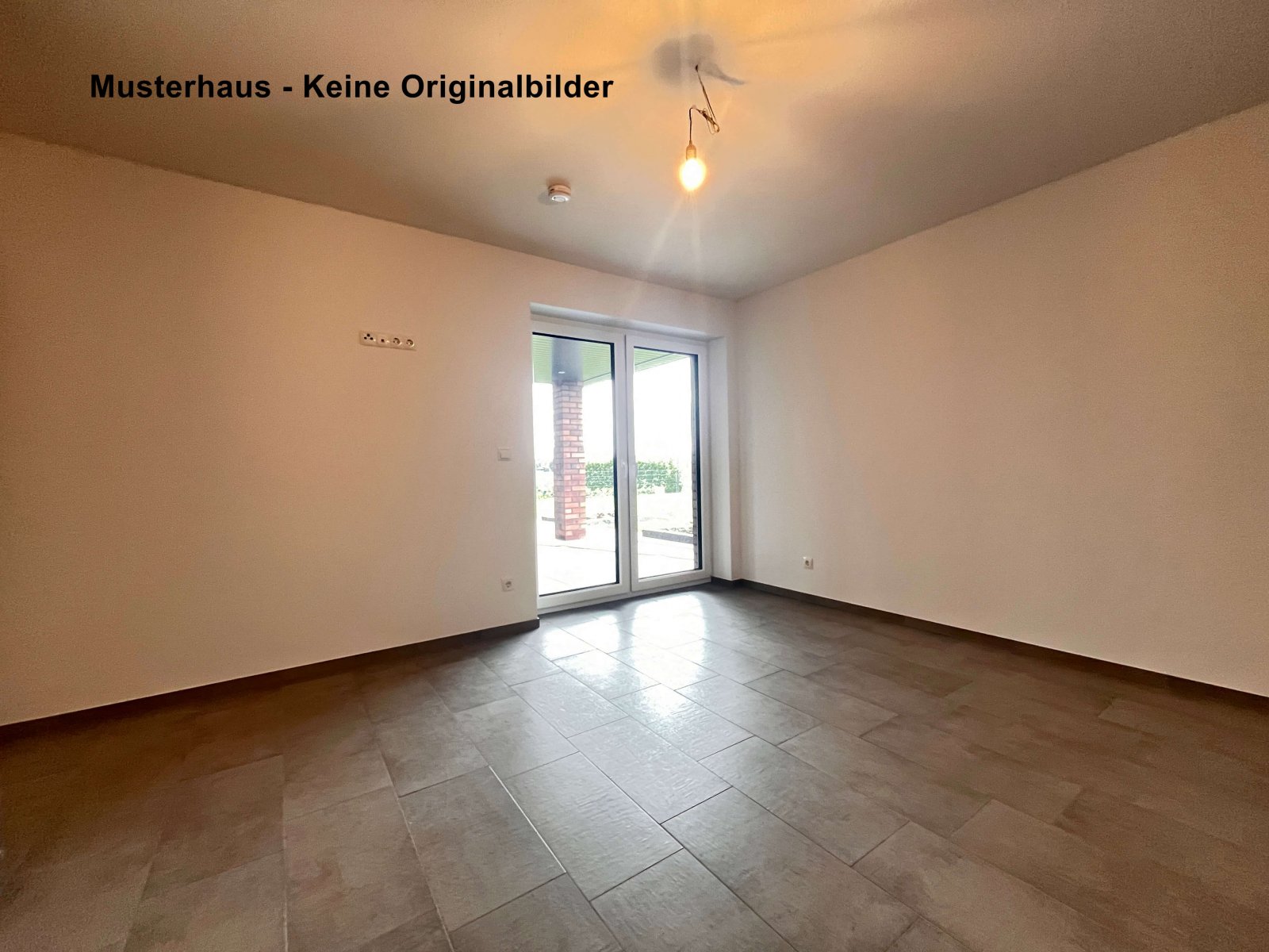 Provisionsfrei für Käufer: Neubau - Exklusiver Winkelwalmdachbungalow in toller Sackgassenlage!