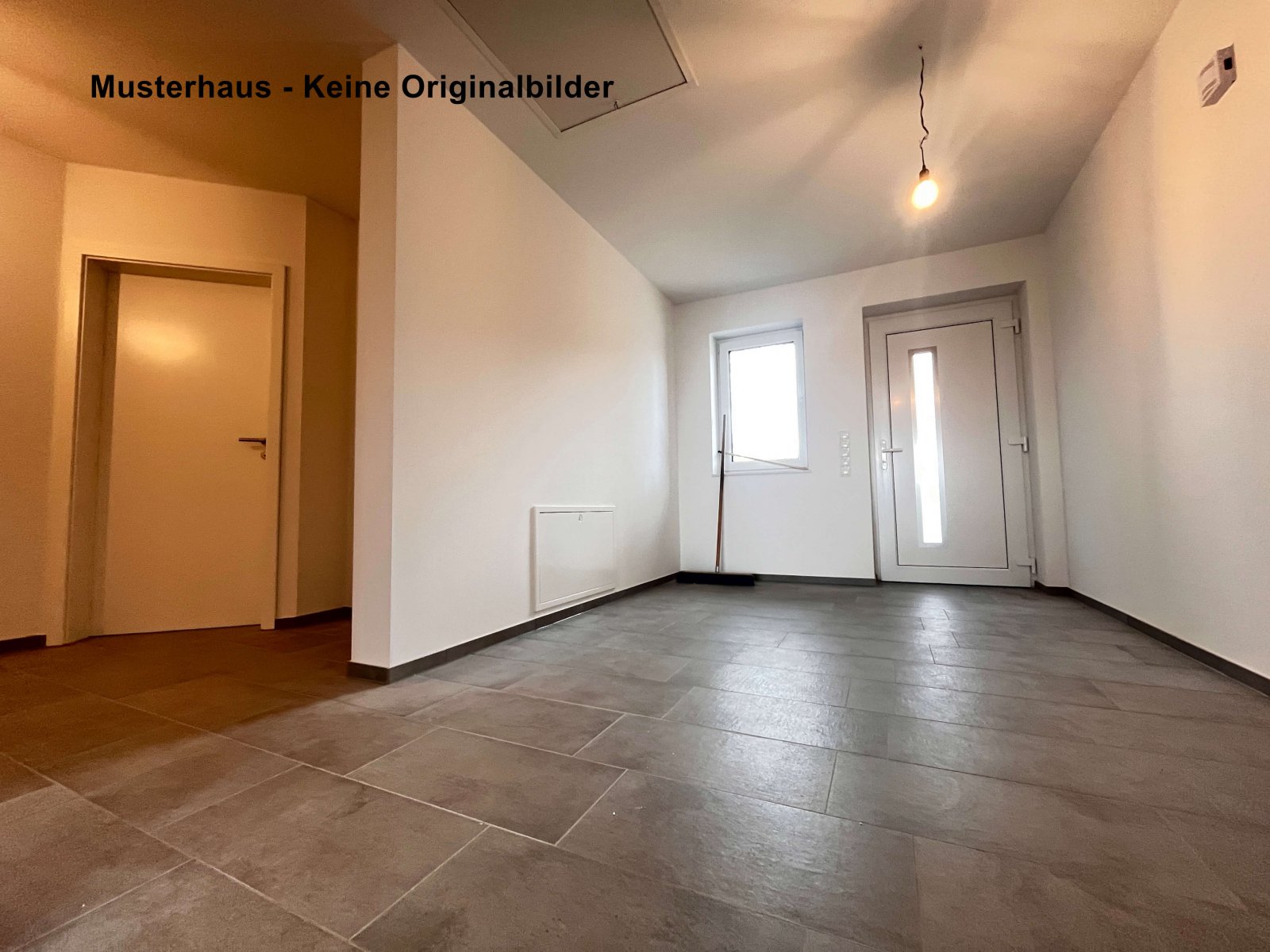 Provisionsfrei für Käufer: Neubau - Exklusiver Winkelwalmdachbungalow in toller Sackgassenlage!