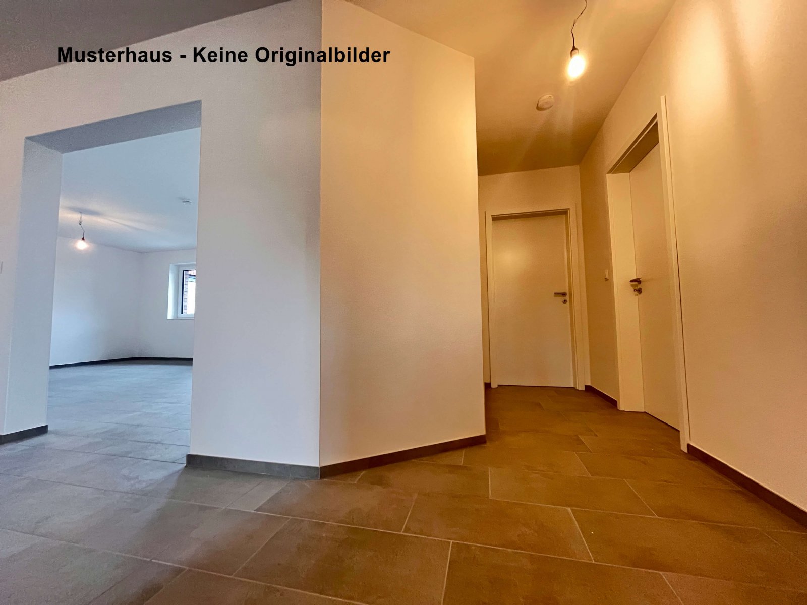 Provisionsfrei für Käufer: Neubau - Exklusiver Winkelwalmdachbungalow in toller Sackgassenlage!