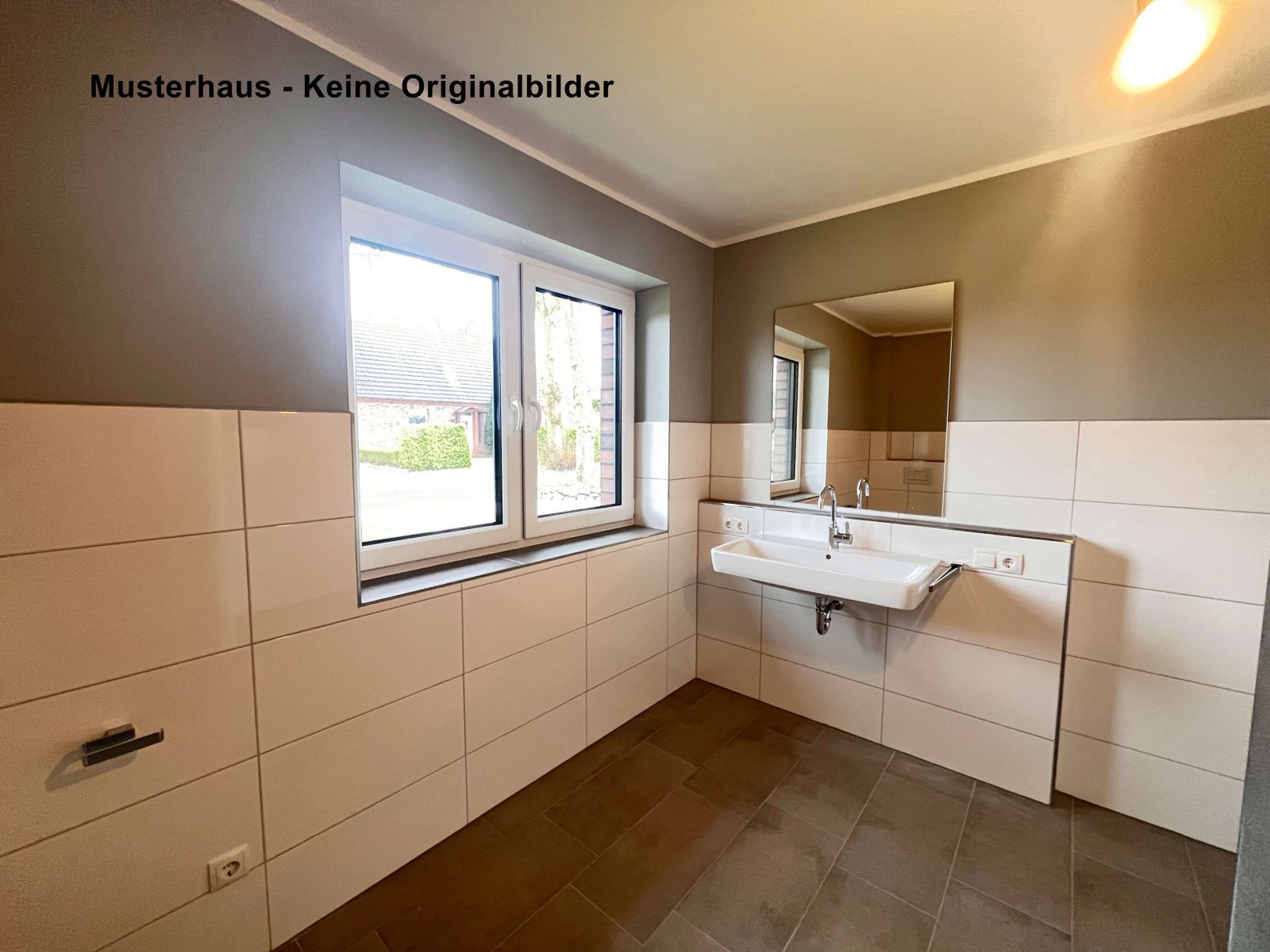 Provisionsfrei für Käufer: Neubau - Exklusiver Winkelwalmdachbungalow in toller Sackgassenlage!