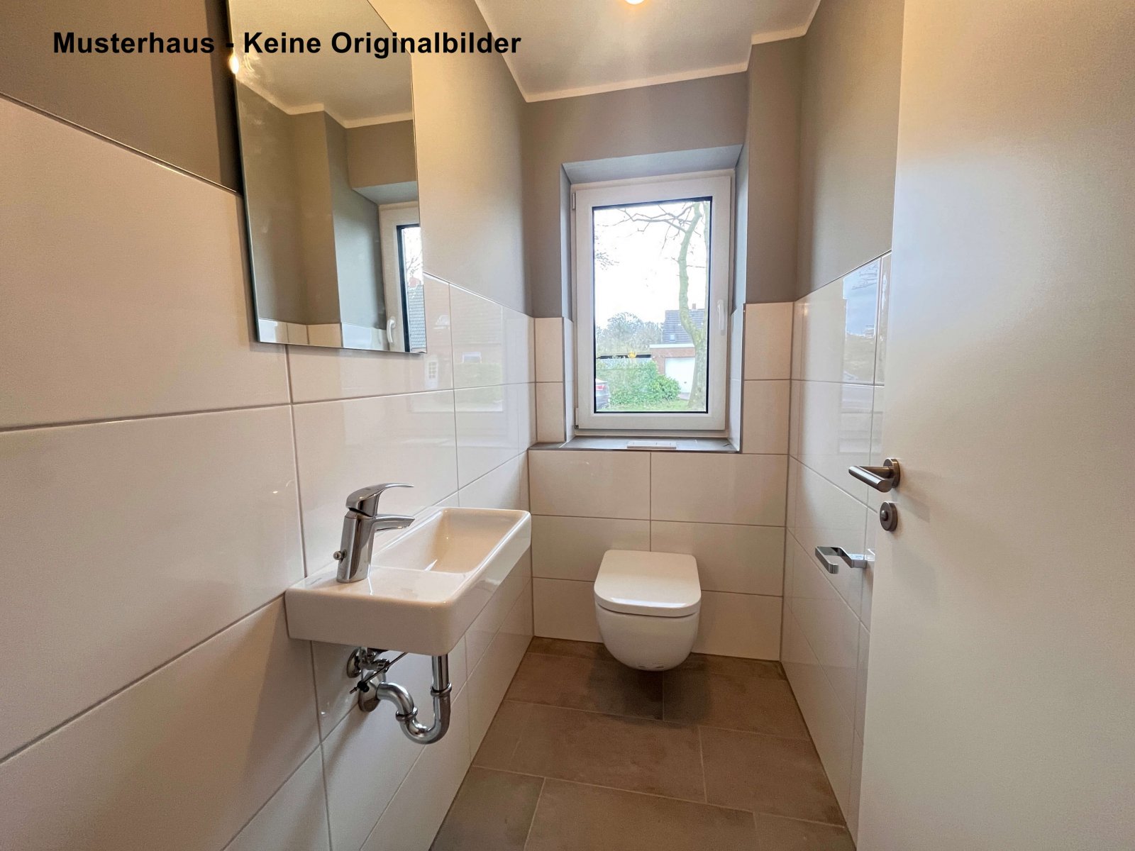 Provisionsfrei für Käufer: Neubau - Exklusiver Winkelwalmdachbungalow in toller Sackgassenlage!