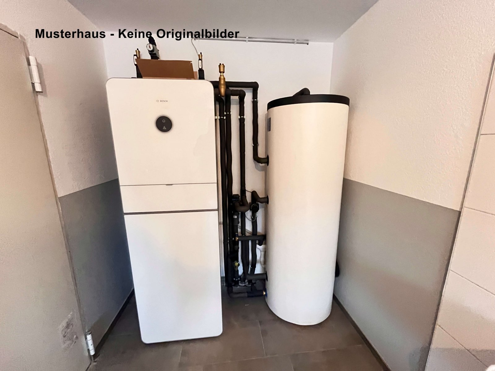 Provisionsfrei für Käufer: Neubau - Exklusiver Winkelwalmdachbungalow in toller Sackgassenlage!