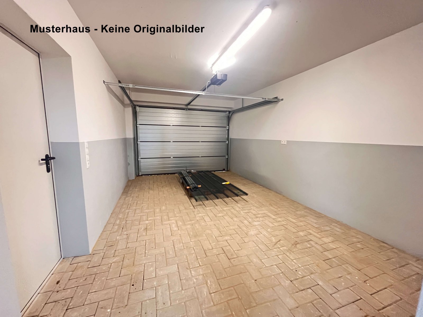 Provisionsfrei für Käufer: Neubau - Exklusiver Winkelwalmdachbungalow in toller Sackgassenlage!