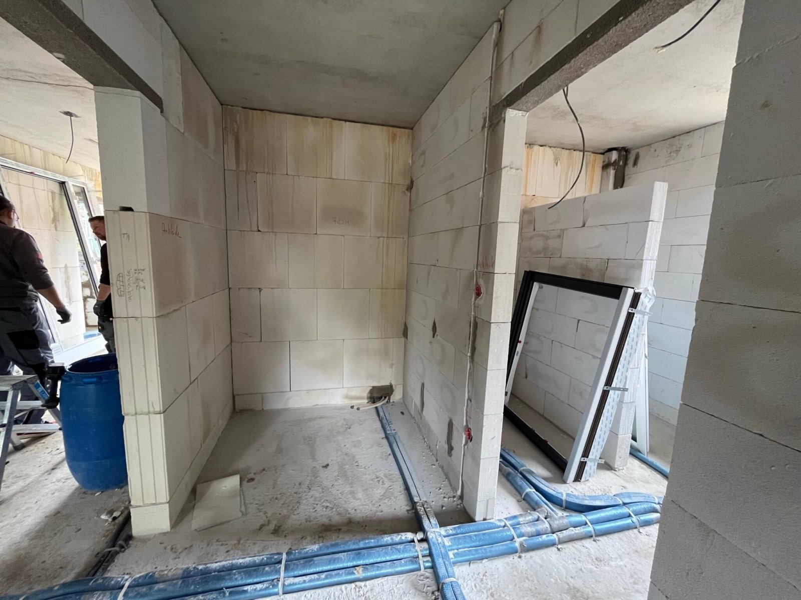 Zentraler geht es nicht! Eleganter Neubauwalmdachbungalow-KfW55 in Bestwohnlage (Lückenbebauung)!