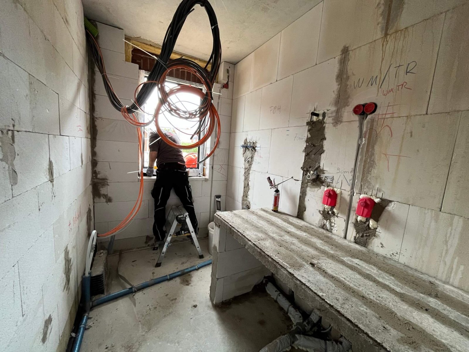 Zentraler geht es nicht! Eleganter Neubauwalmdachbungalow-KfW55 in Bestwohnlage (Lückenbebauung)!