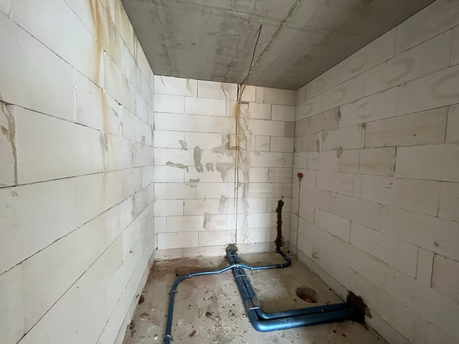 Zentraler geht es nicht! Eleganter Neubauwalmdachbungalow-KfW55 in Bestwohnlage (Lückenbebauung)!