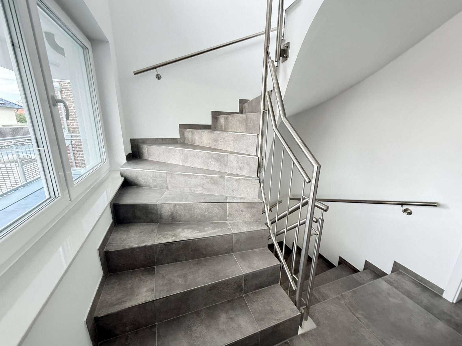 Käufer Provisionsfrei! Wertstabil & energieeffizient: Dreifamilienhaus in begehrter Wohnlage