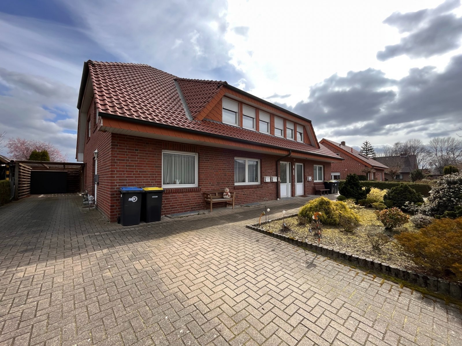 Attraktive Kapitalanlage: Gepflegtes Mehrfamilienhaus mit 4 vermieteten Wohnungen in Lingen-Bramsche