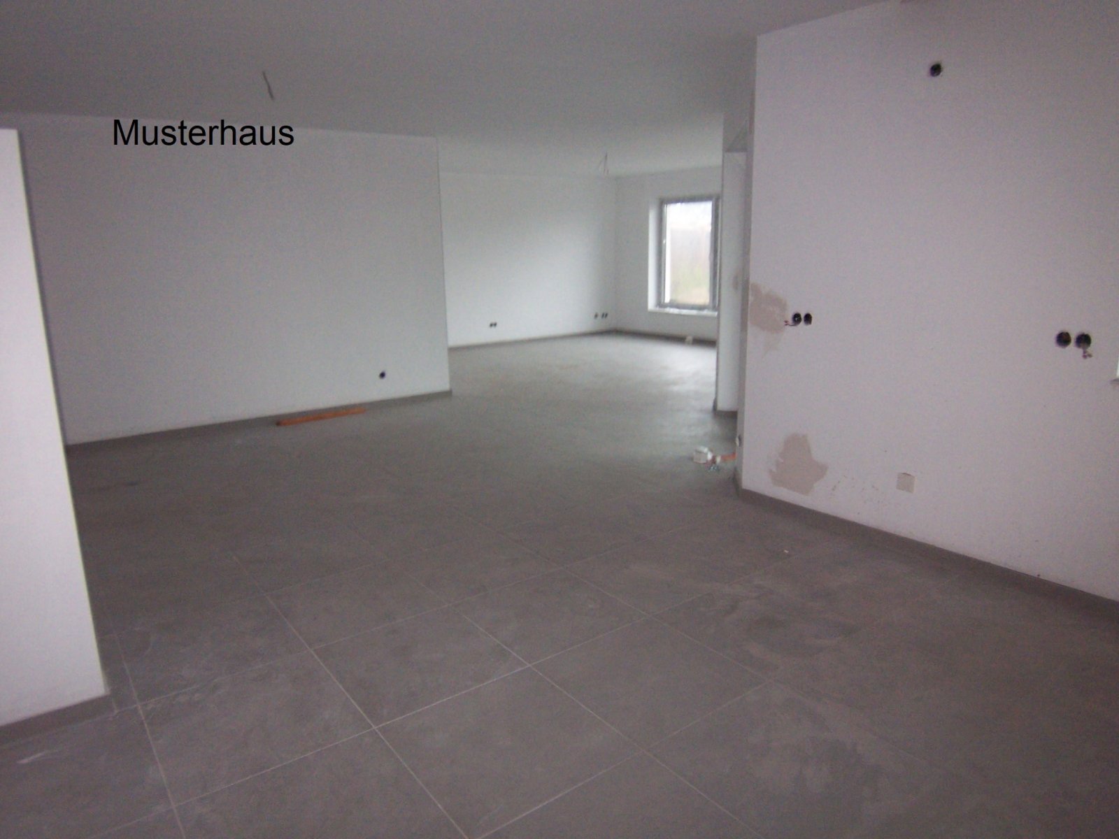 Großzügiger & moderner Neubau-Winkelwalmdachbungalow in schöner Wohnlage!