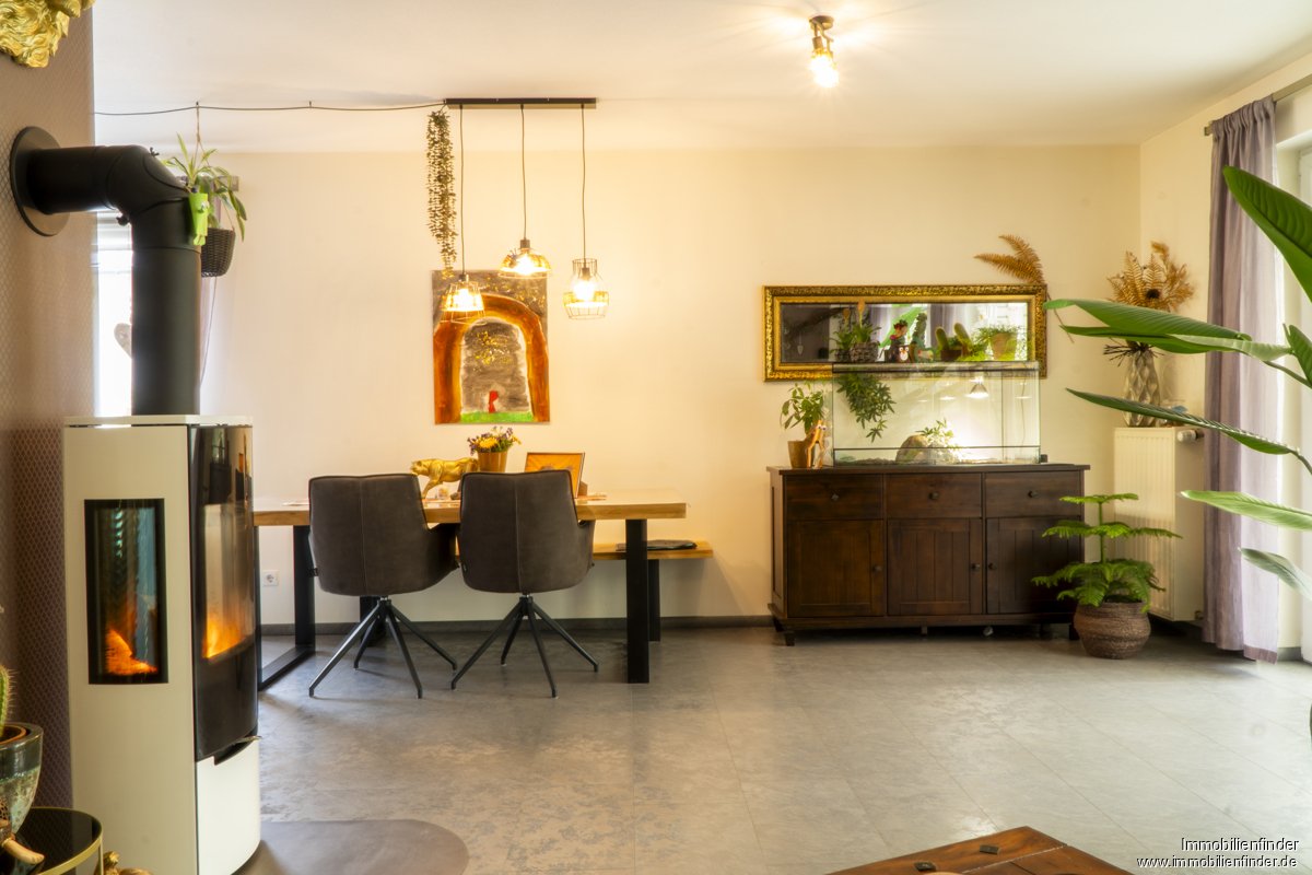 Gezinsvriendelijk en modern: Halfvrijstaande woning met tuin, garage en hoogwaardige voorzieningen in Ahaus.