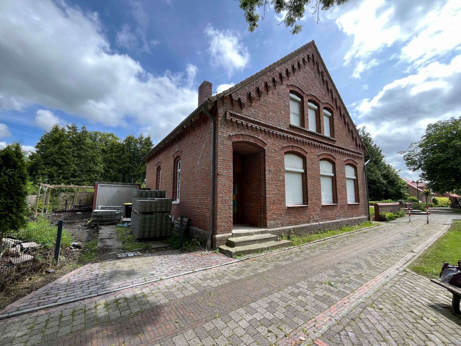 Te renoveren pand met potentie in de idyllische regio Krummhörn – verkoop via biedingsprocedure 