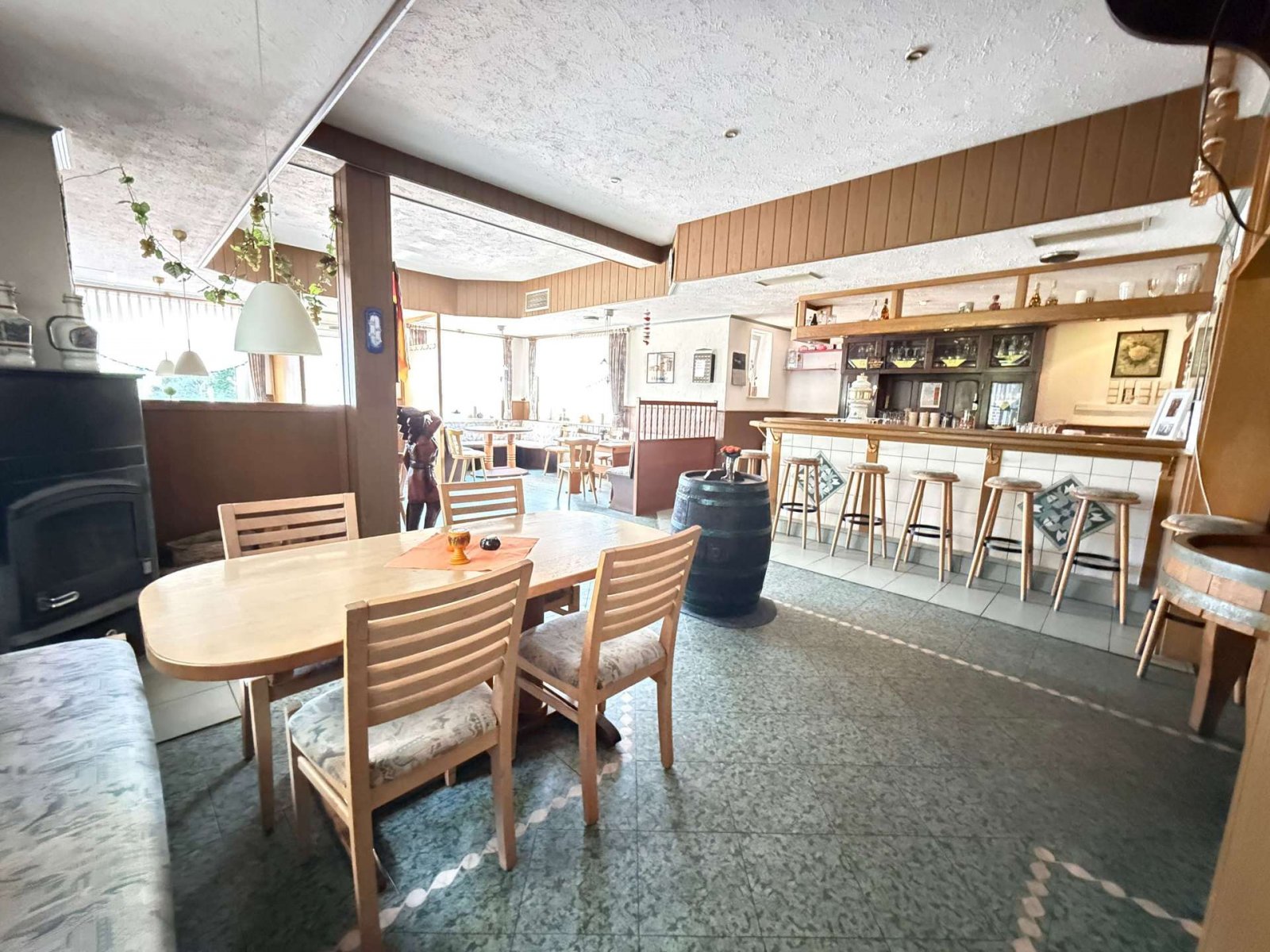 restaurant restaurant