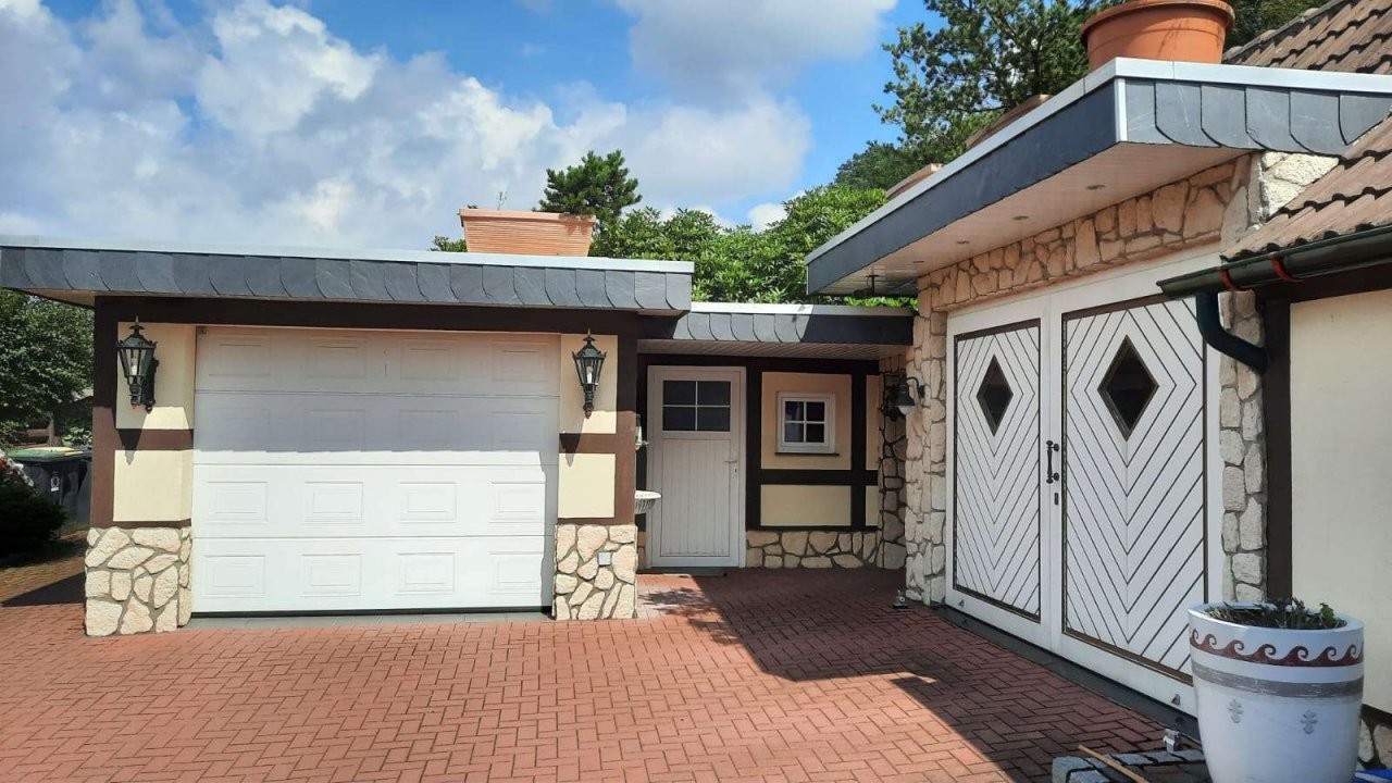 Binnenplaats met garages Binnenplaats met garages