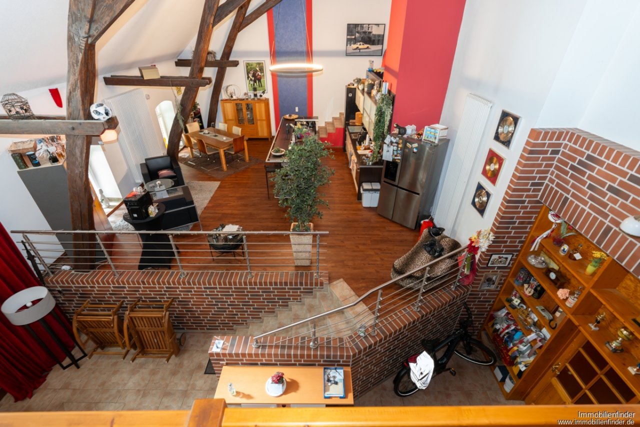 Keuken-eetgedeelte als galerij 2. Woonkamer
