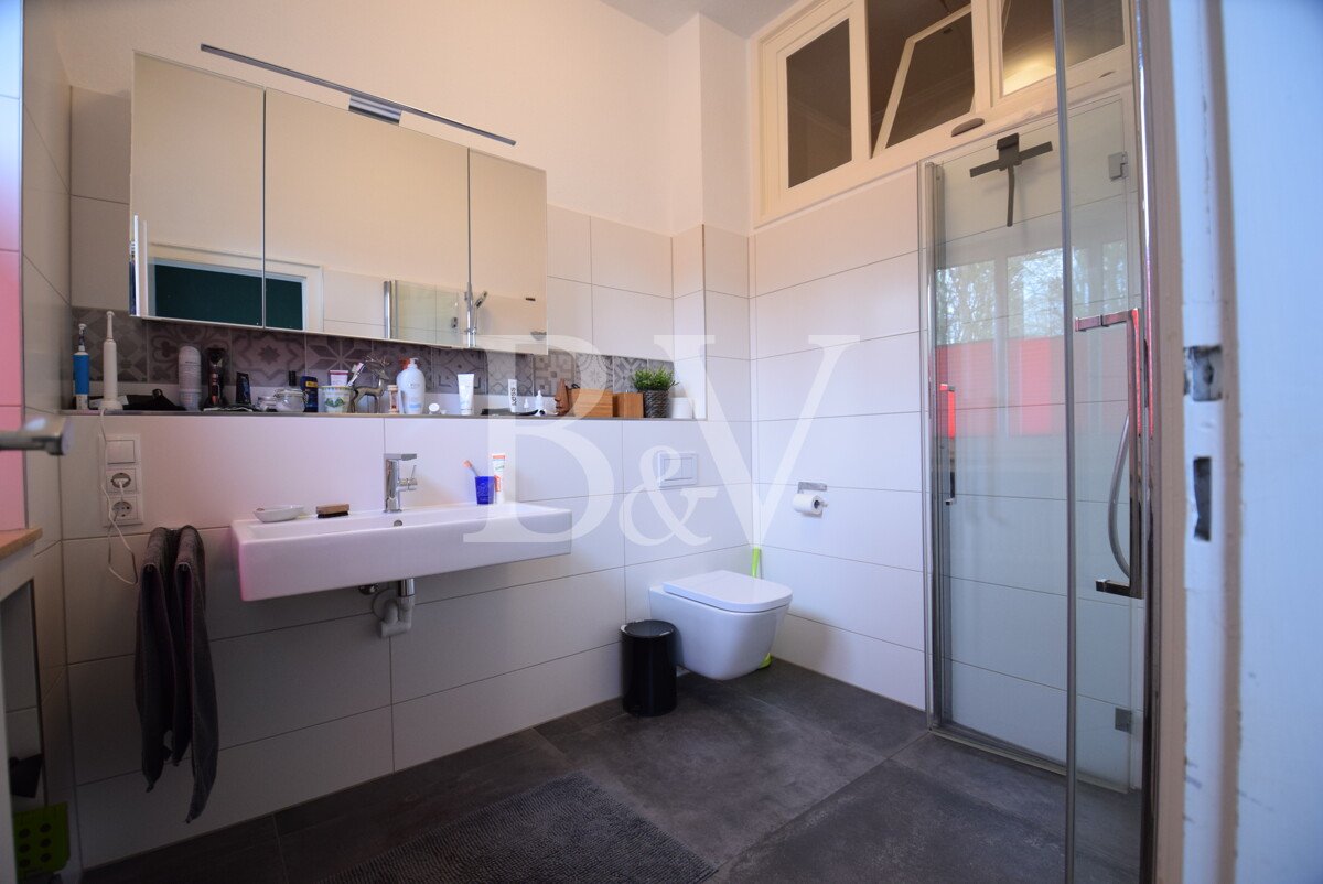 Hoofdbadkamer/badkamer en suite
