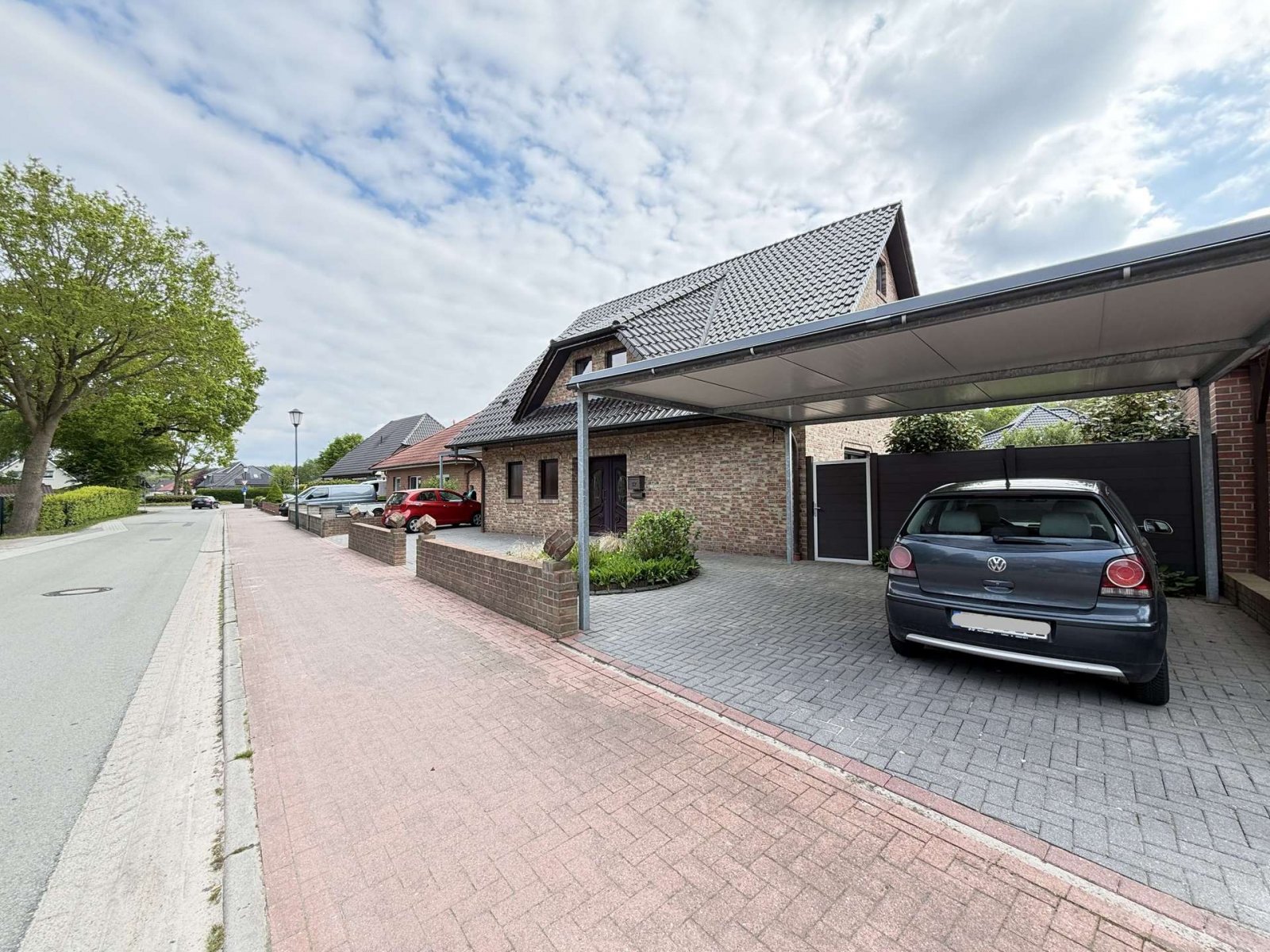 Tweede carport bij het huis Tweede carport bij het huis