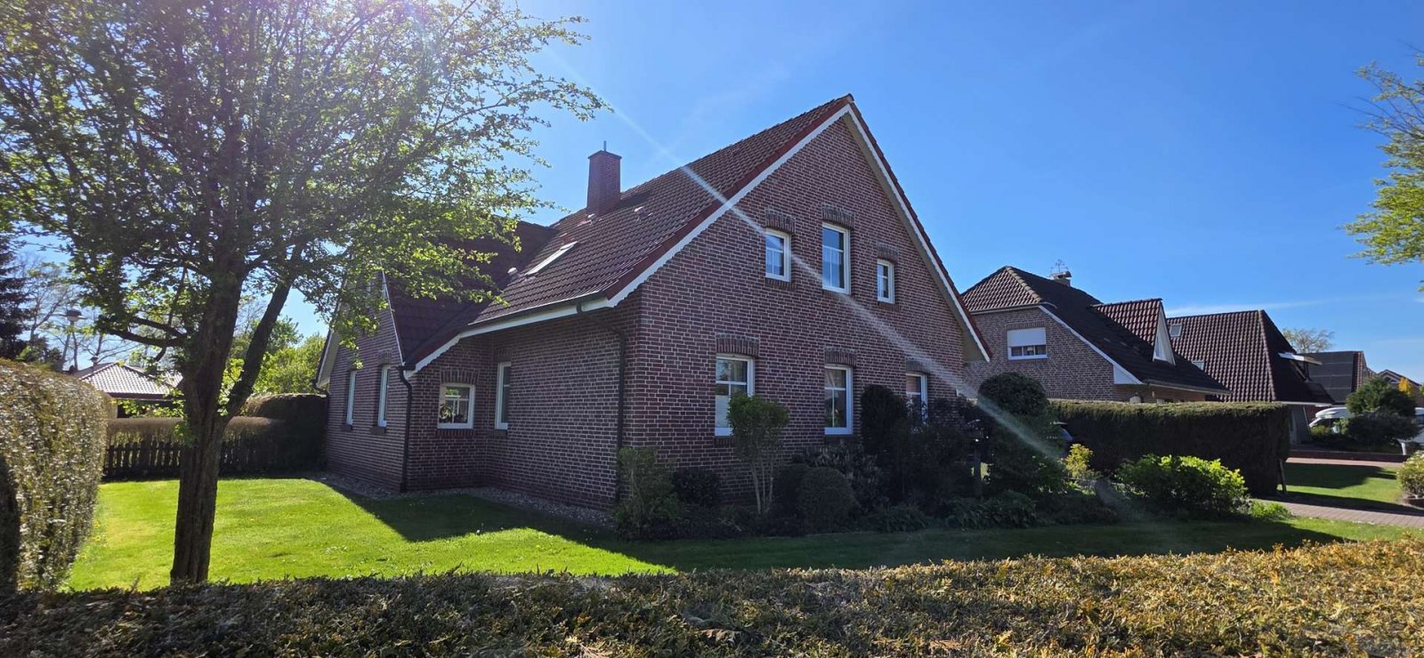 Karakteristieke moderne boerderij met een groot perceel. Karakteristieke moderne boerderij met een groot perceel.
