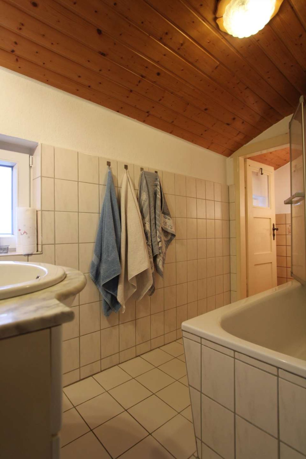 Badkamer (bovenverdieping) Badkamer (bovenverdieping)