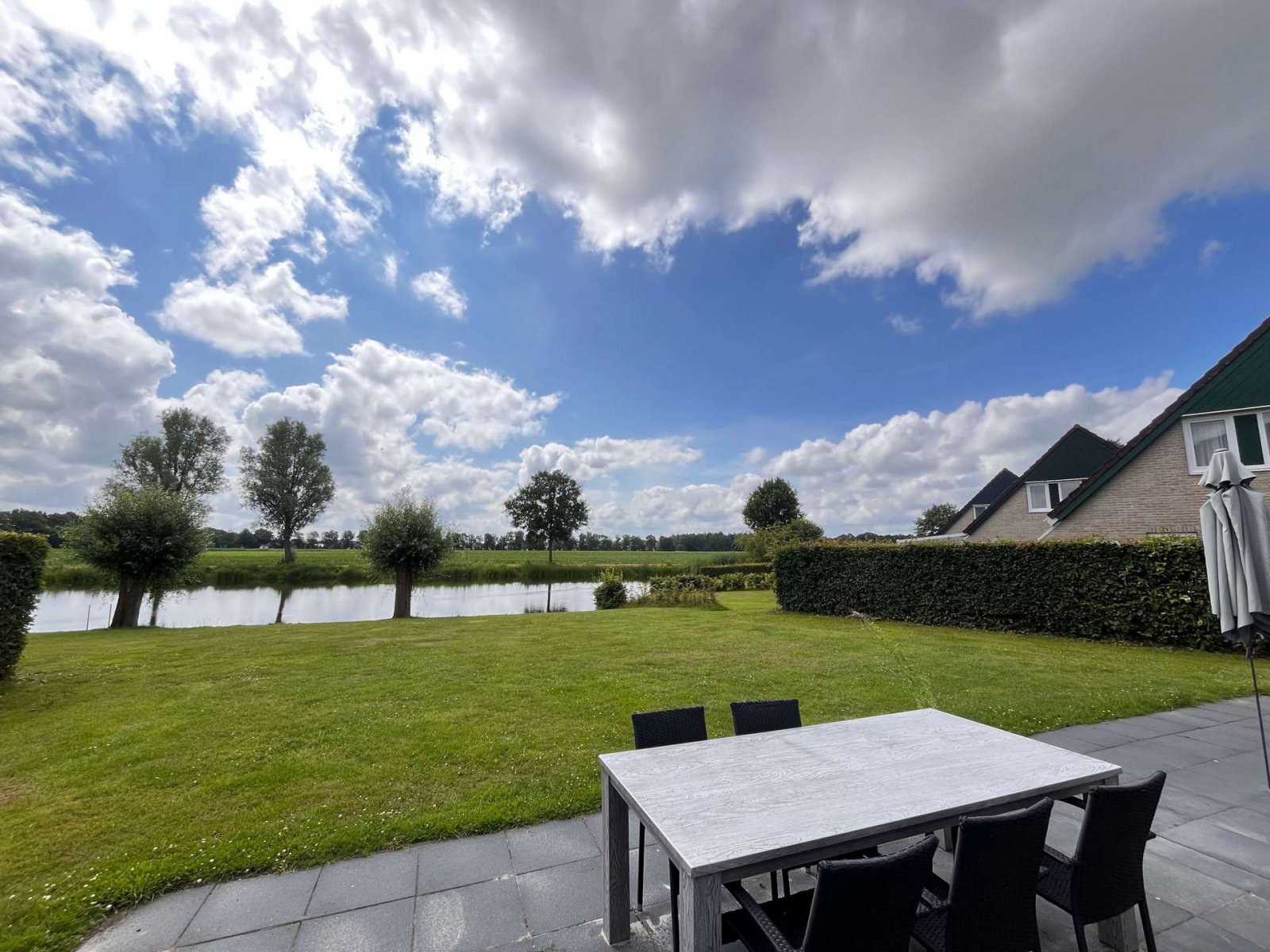 Uitzicht op het water Uitzicht op het water
