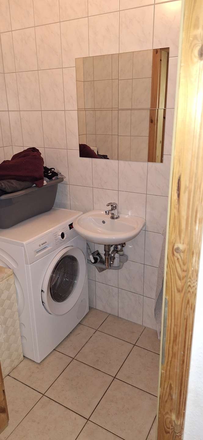 Gastentoilet en ruimte voor een wasmachine